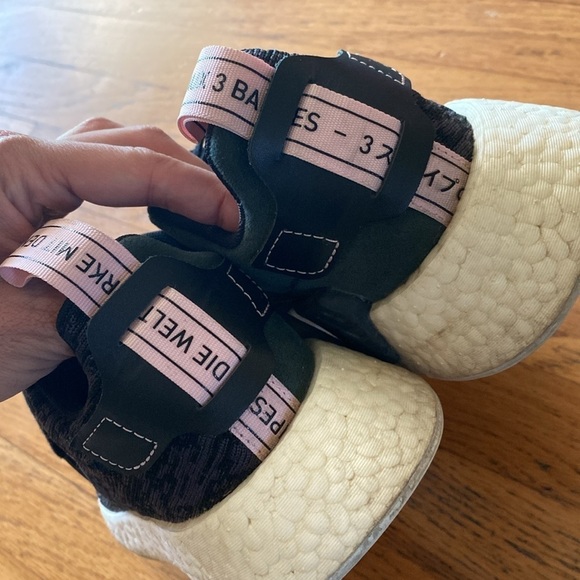Adidas NMD R2 Women's Size 7 Running Shoes Core Black Wonder Pink Boost Sneakers - Picture 5 of 14